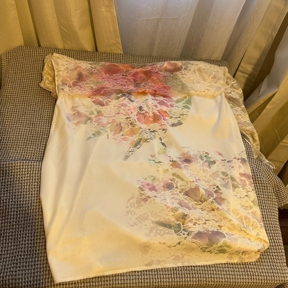 Cal Style size medium floral with built in liner Lacey flutter sleeve, chiffon - Picture 5 of 5